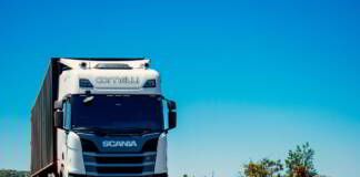 zabezpieczenia w transporcie a sprawna logistyka w firmie